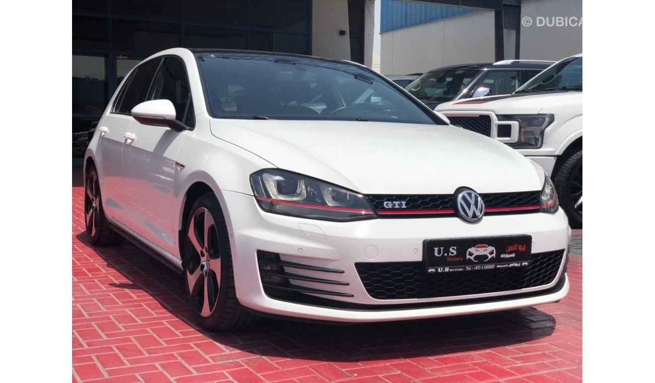 فولكس واجن جولف GTI GCC SPECS MINT IN CONDITION