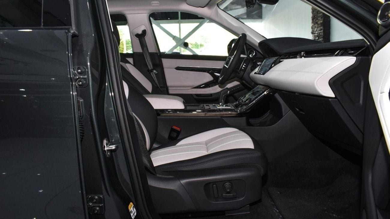 Land Rover Range Rover Evoque SE P250 R DYNAMIC 2023. FIVE YEARS WARRANTY!! THREE YEARS SERVICE CONTRACT