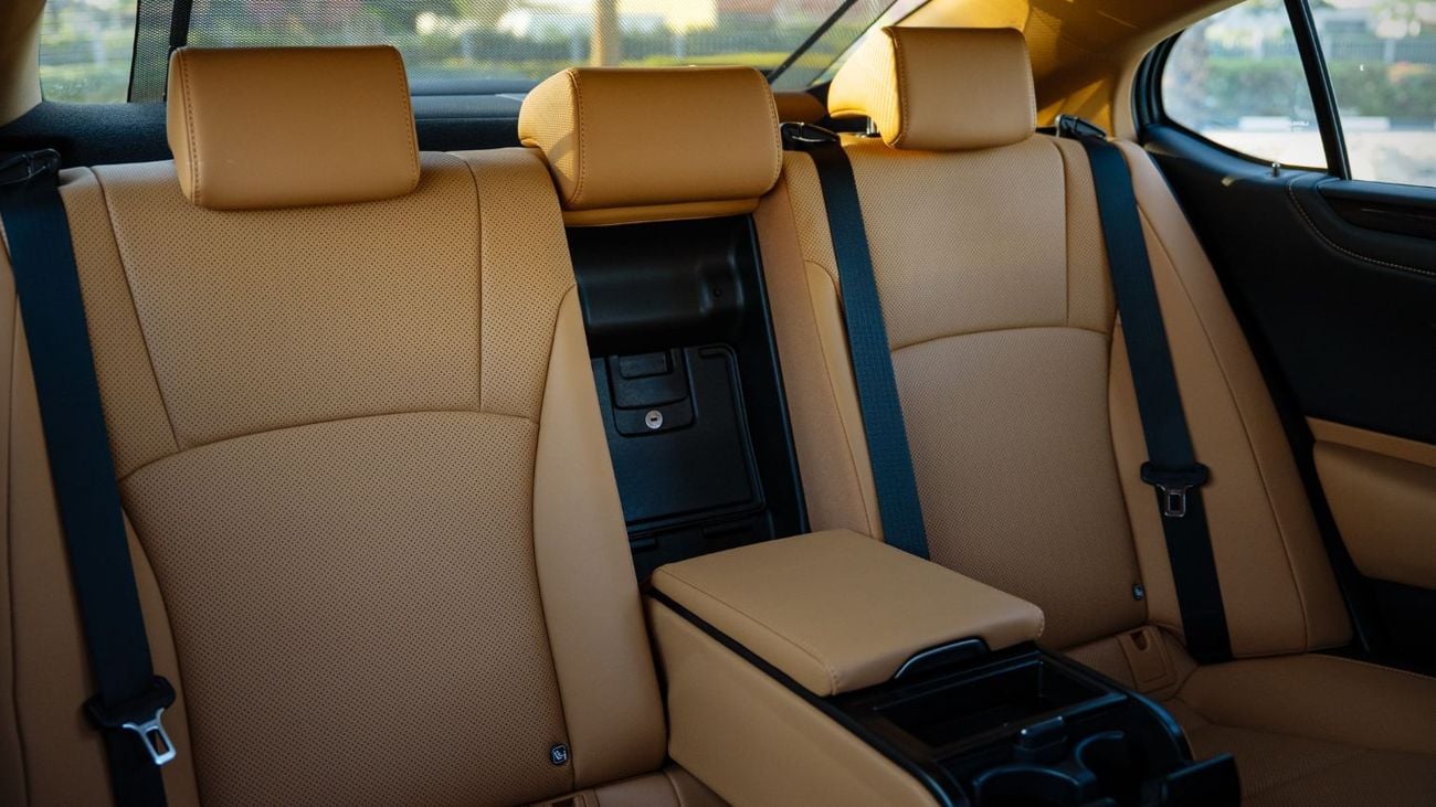 لكزس ES 350 Prime 2.5L - Sonic Quartz Inside Hazel | Export Only