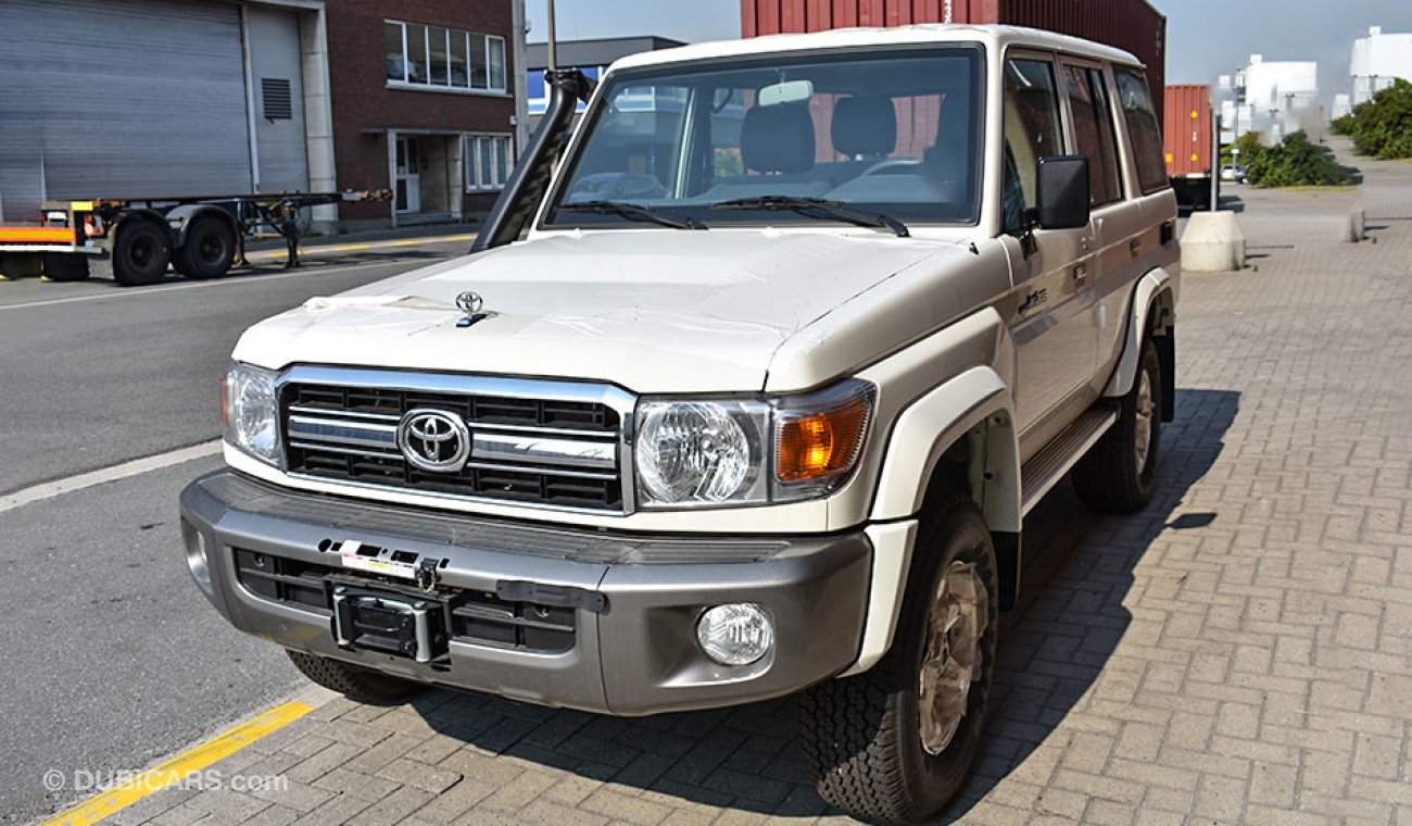 تويوتا لاند كروزر Hard Top (76) 4.2 Diesel, 9 seats with rear difflock, winch EX ANTWERP