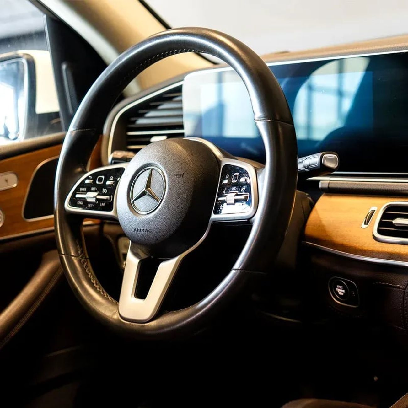 مرسيدس بنز GLE 450 Std 3.0L (389 HP)