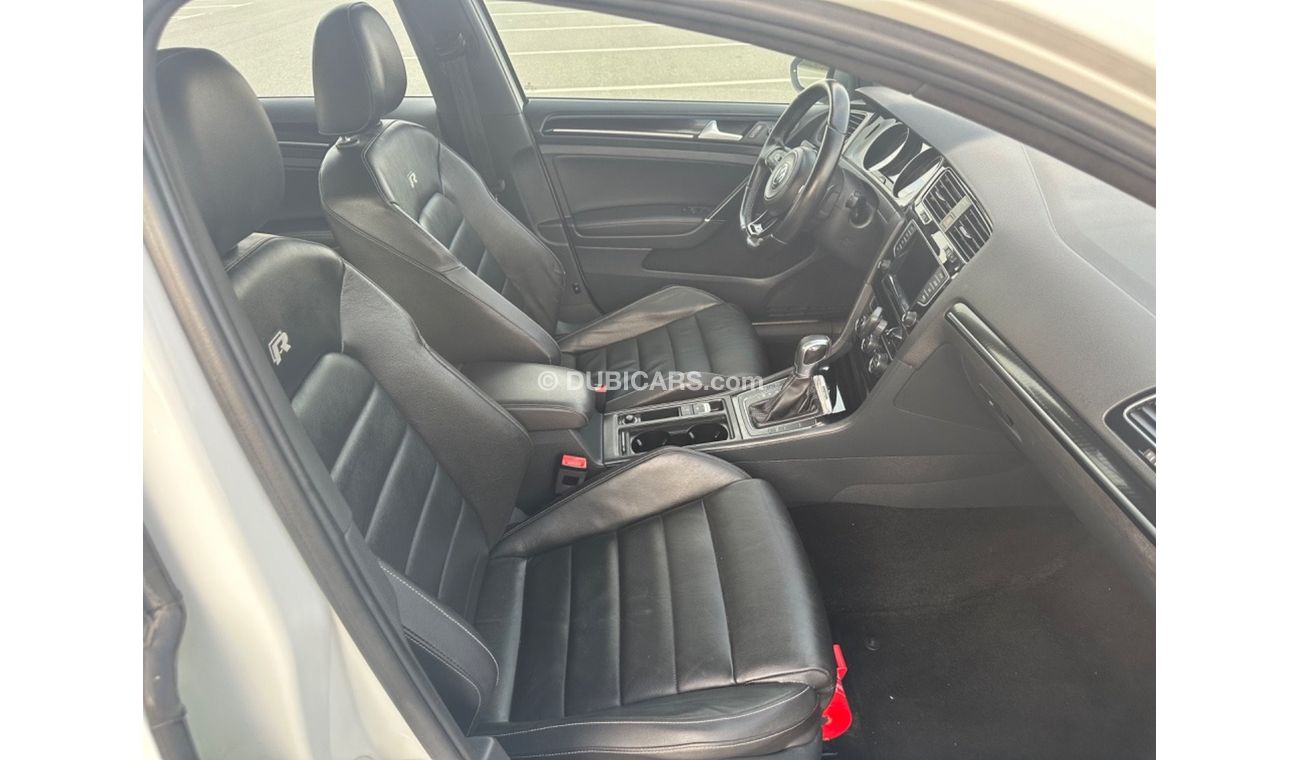 فولكس واجن جولف موديل 2016 خليجي حاله ممتازه جدا من الداخل والخارج فل مواصفات كراسي جلد ومثبت سرعه وتحكم كهربي وبانو