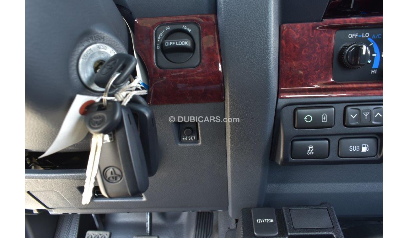 Toyota Land Cruiser Pick Up 79 SINGLE CAB LX-V V6 4.0L PETROL  4WD MANUAL TRANSMISSION