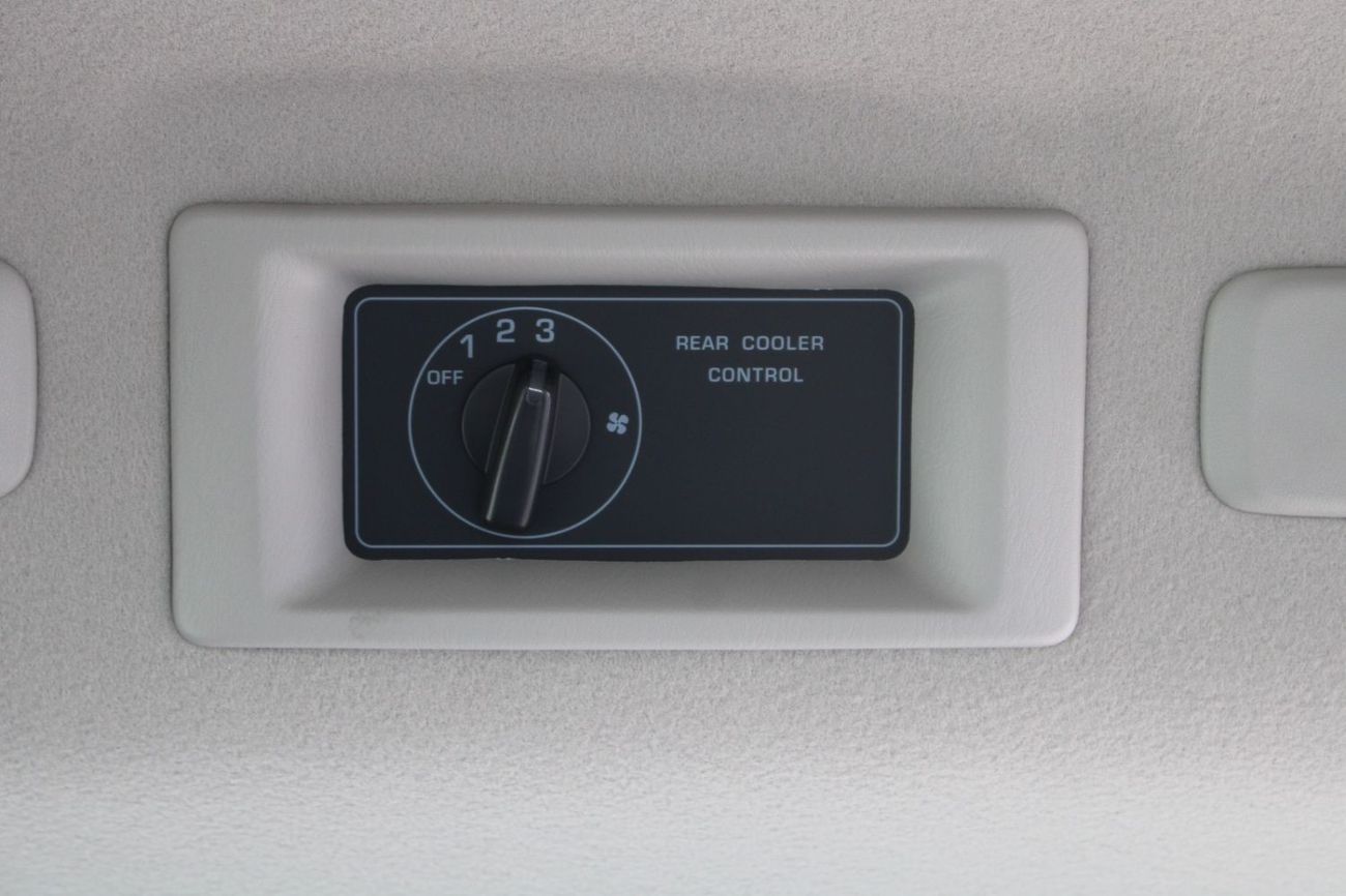 Nissan Urvan LHD - NISSAN URVAN 2.5L DIESEL 15-SEATER HIGH ROOF NARROW BODY DX MANUAL