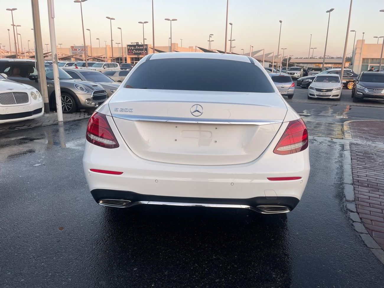 Mercedes-Benz E200 Mercedes E 200 Gulf 2017 in excellent condition, fully equipped