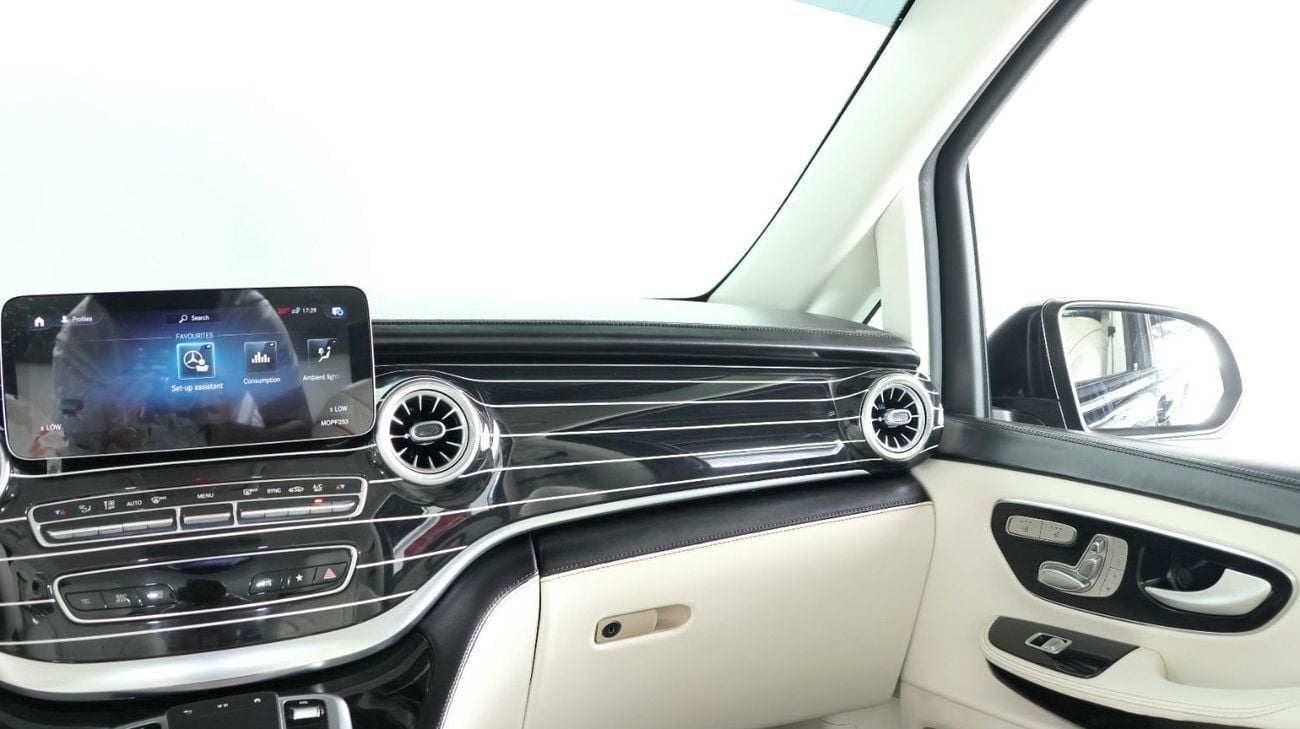 Mercedes-Benz V 250 Std 2.1L VIP-Star Light System-Low Mileage-Maybach Wheels-Rear Seats Entertainmen