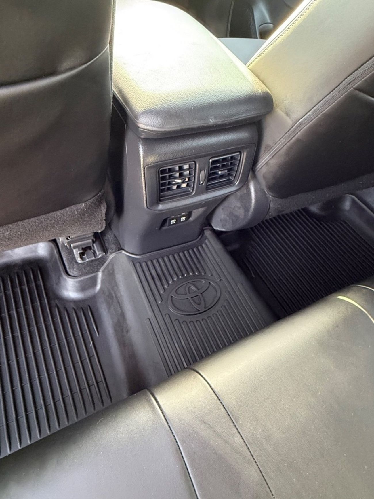 Toyota RAV4 RAV4 xle Hybrid 4x4