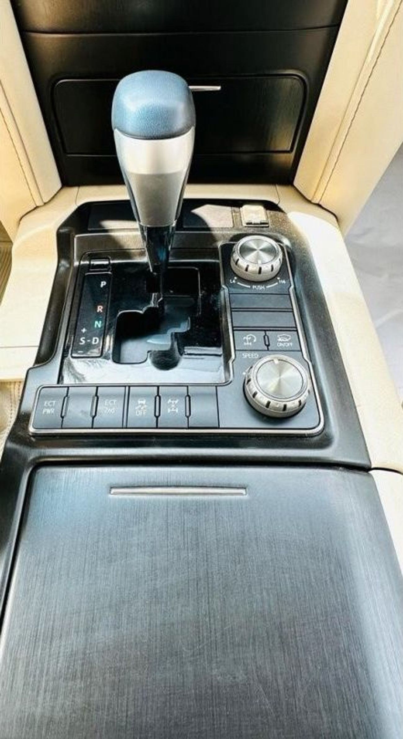 تويوتا لاند كروزر GXR3 LS