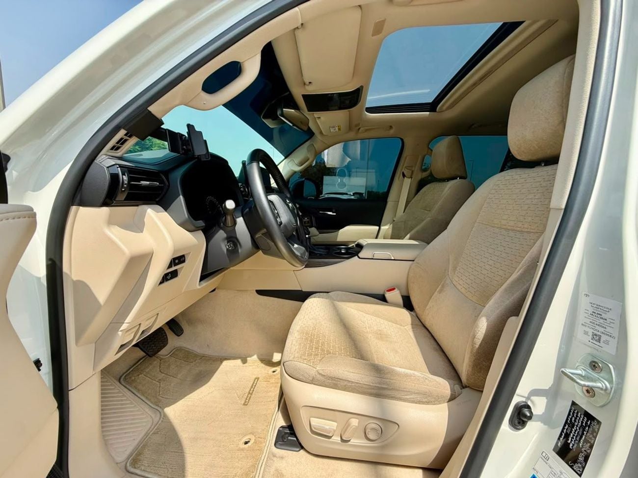 Toyota Land Cruiser TOYOTA LAND CRUISER VXR TWIN TURBO 3.5L GCC SPECS UNDER WARRANTY AND FULL-SERVICE HISTORY