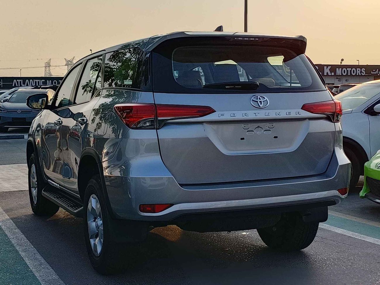 Toyota Fortuner DIESEL, 2.4L V4 / SC 8 AUDIO DISPLAY / MANUAL A.C / "17" STEEL WHEELS / 4X4 (CODE # FD24B)