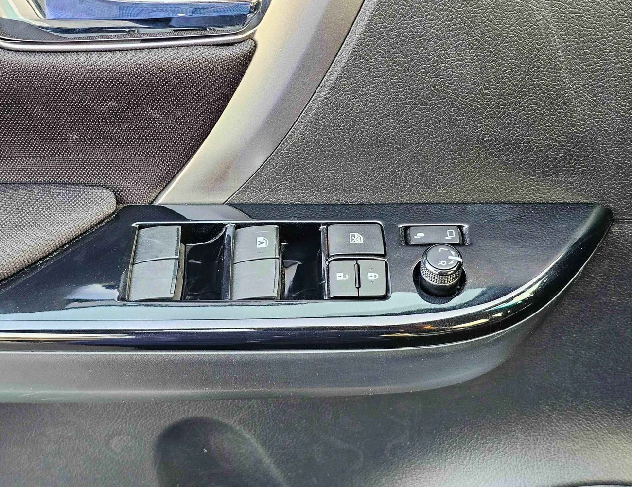 تويوتا فورتونر 4.0L V6 PETROL | DUAL A/C | DIFF LOCK | DVD CAMERA (CODE # F6S)