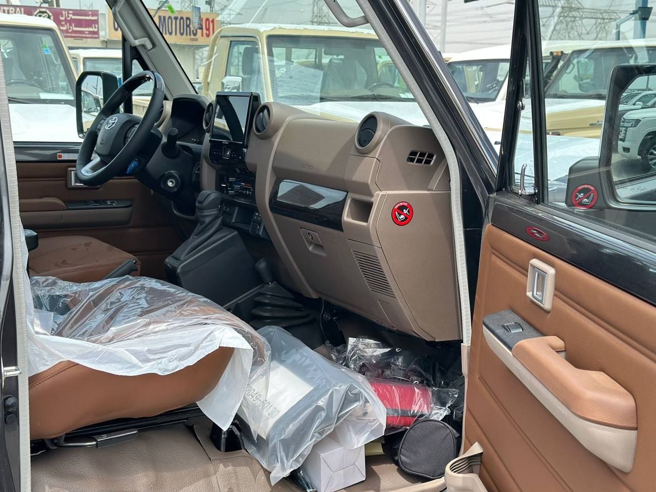 تويوتا لاند كروزر بيك آب S/C LC79 2.8 لتر ديزل أوتوماتيك // 2026 // كاملة المواصفات مع رادار، ثلاجة، قفل تفاضلي، مشغل DVD وكا