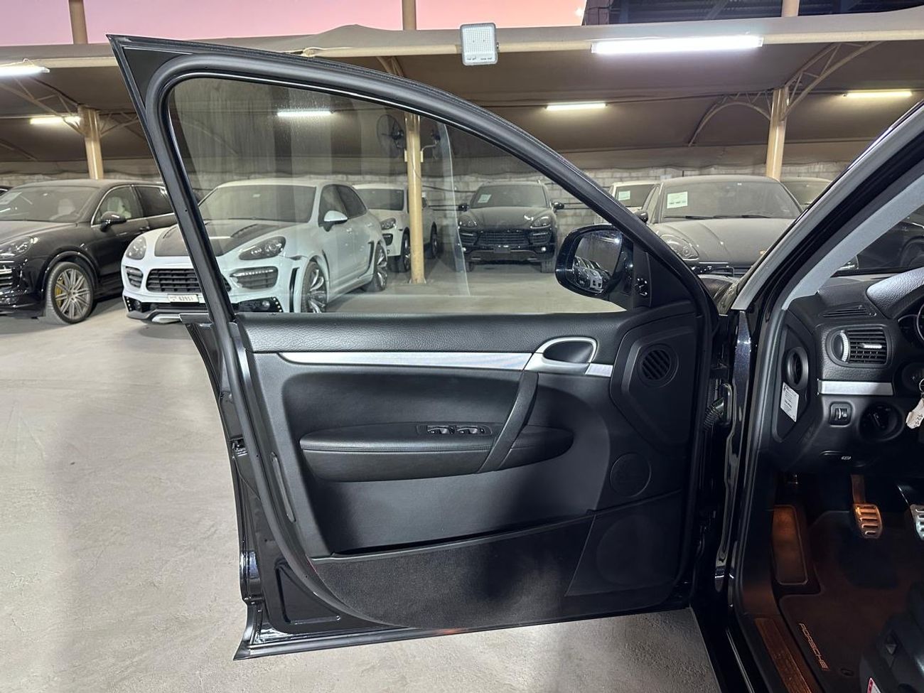 بورش كايان 4.5L | MANUAL TRANSMISSION | BLACK LEATHER SEATS | POWER SEATS