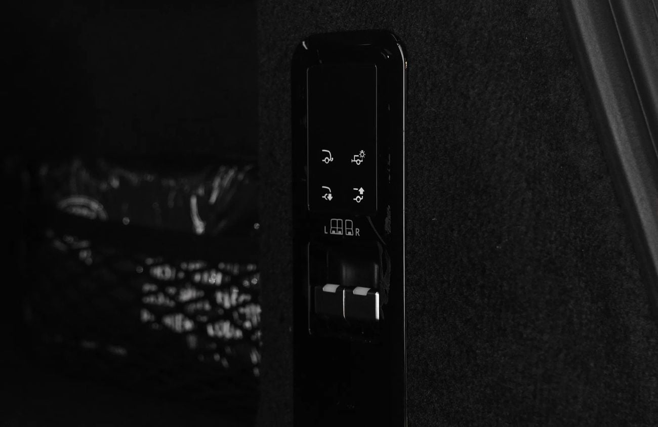 Land Rover Range Rover 4.4L V8 Twin-Turbo Mild-Hybrid