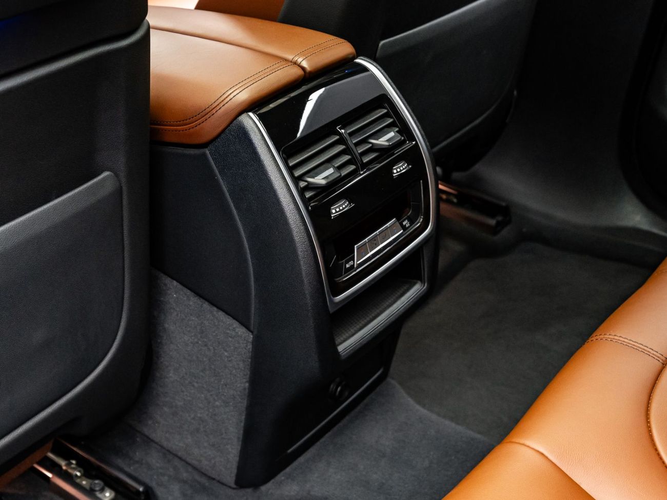 بي أم دبليو X6 2023 BMW X6 M50i, 4.4L TC V8, AWD, 523 bhp, 8 Speed Automatic