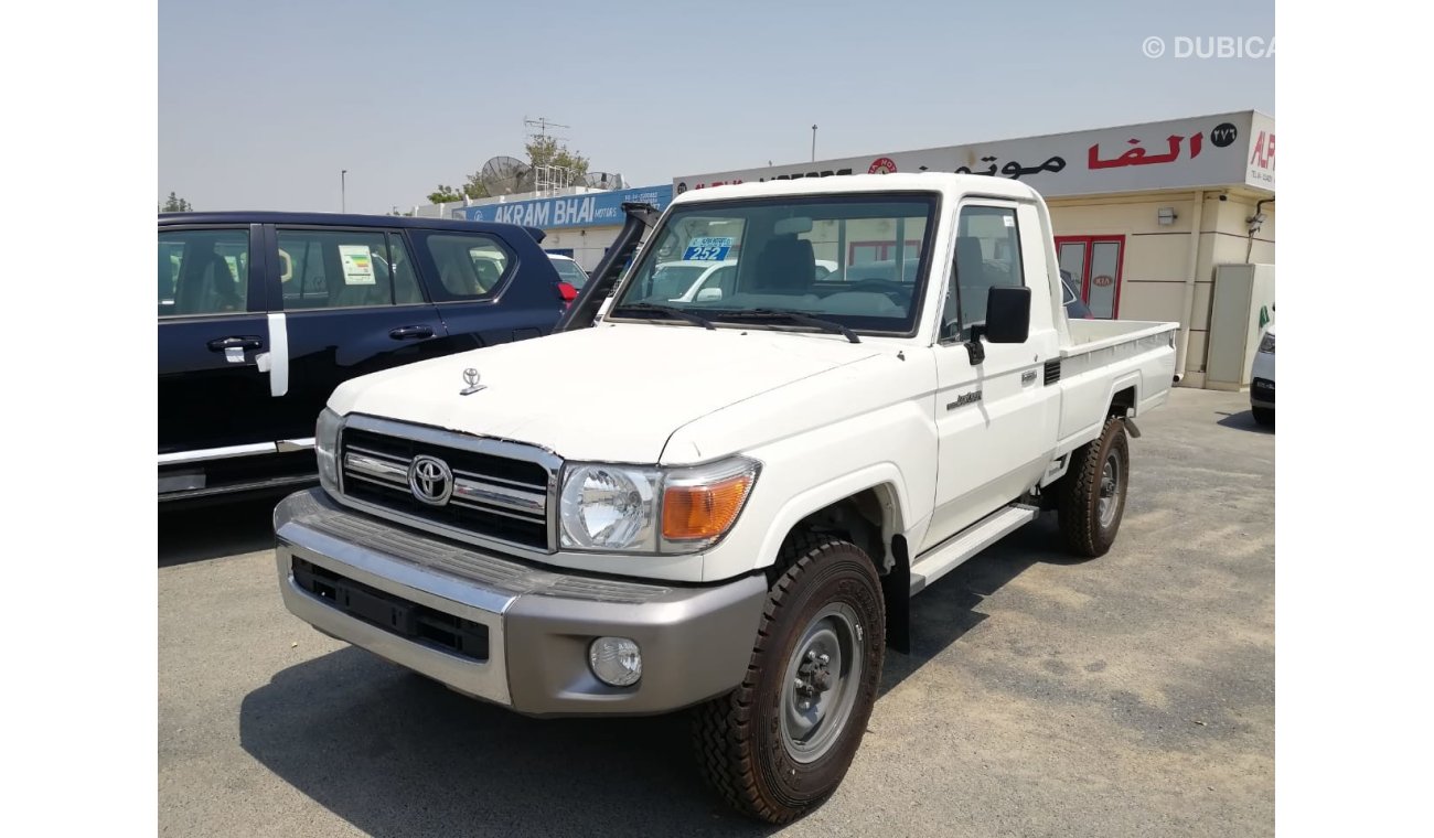 تويوتا لاند كروزر بيك آب Single Cabin Diesel 4.2 L V6 2018 BASIC