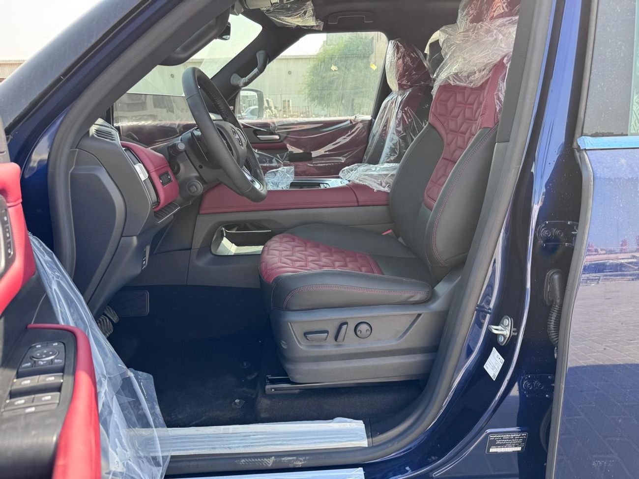 Nissan Patrol NISSAN PATROL LE TITANIUM PLUS 2026 Blue / Burgundy