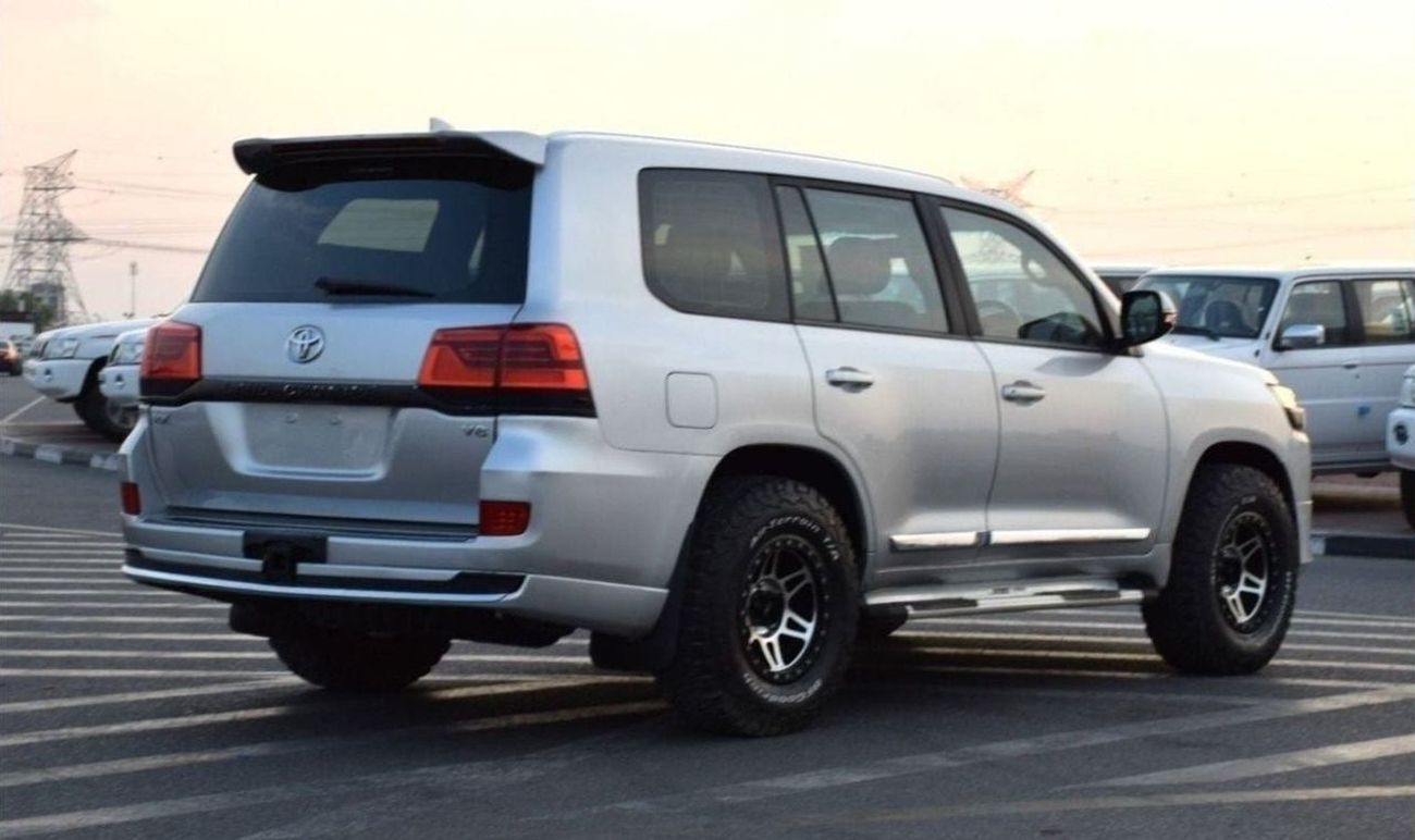 تويوتا لاند كروزر VXR V8 Diesel 4.5L (Right Hand)