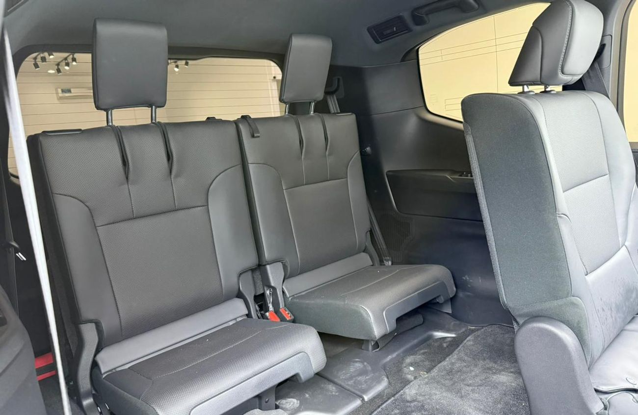 Toyota Land Cruiser GXR 3.5L 2024 Toyota Land Cruiser GXR, Toyota Warranty+Service Contract+Full Service History ,GCC