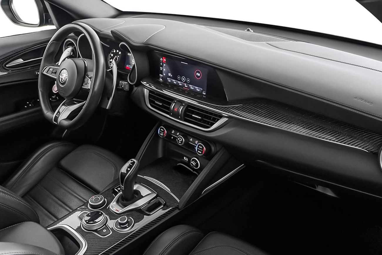 ألفا روميو ستيلفيو Quadrifoglio