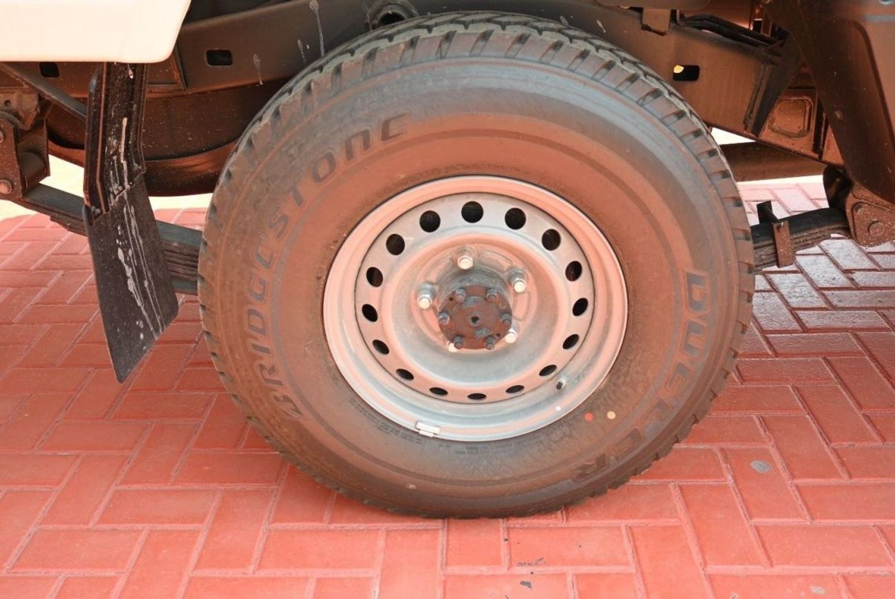 تويوتا لاند كروزر بيك آب تويوتا لاندكروزر (سلسلة 70) 4.5 لتر ديزل، بيك اب، دفع رباعي، 4 ابواب، ناقل حركة يدوي، قفل اطار، كابي