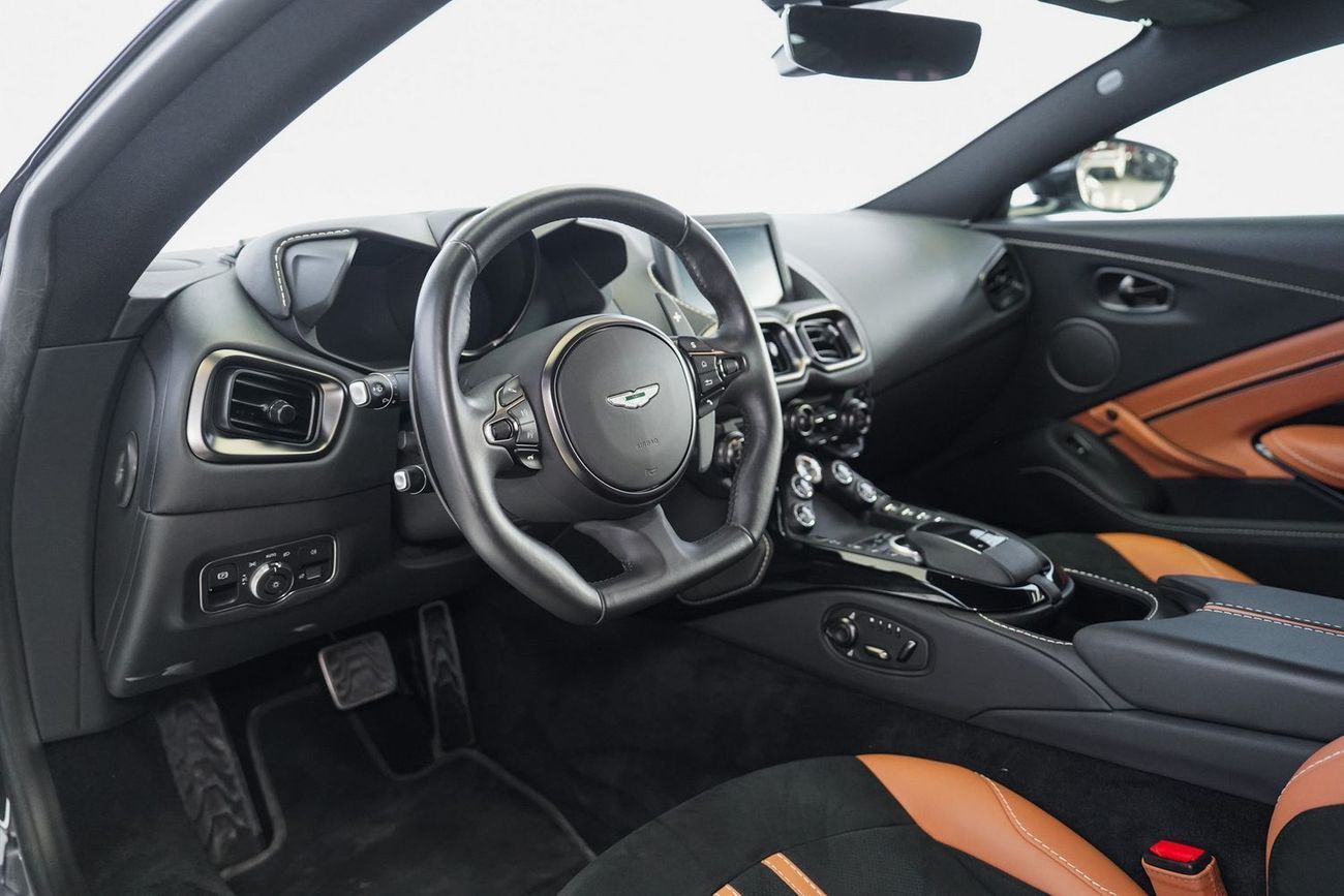 Aston Martin Vantage 