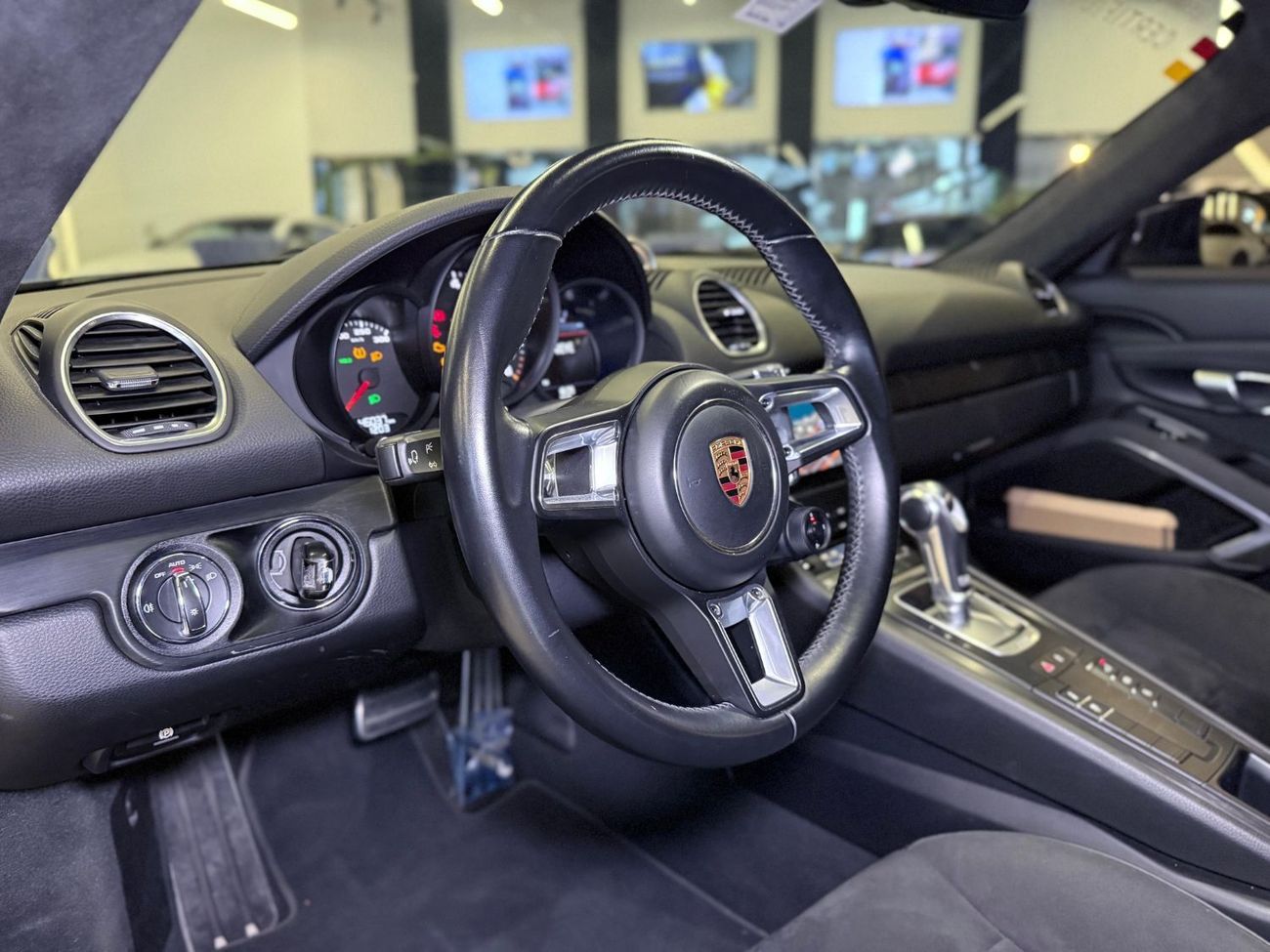 بورش كايمان 718 GTS 4.0L A/T 2020 Porsche 718 Cayman GTS 2.5 - GCC - Full Warranty and Service till 2027