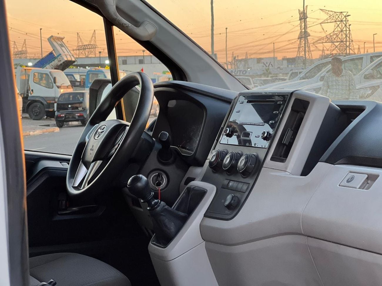 Toyota Hiace 2021 Toyota Hiace 3.5L V6 - Passenger - Patrol Manual - 13 Seater - No Accident -