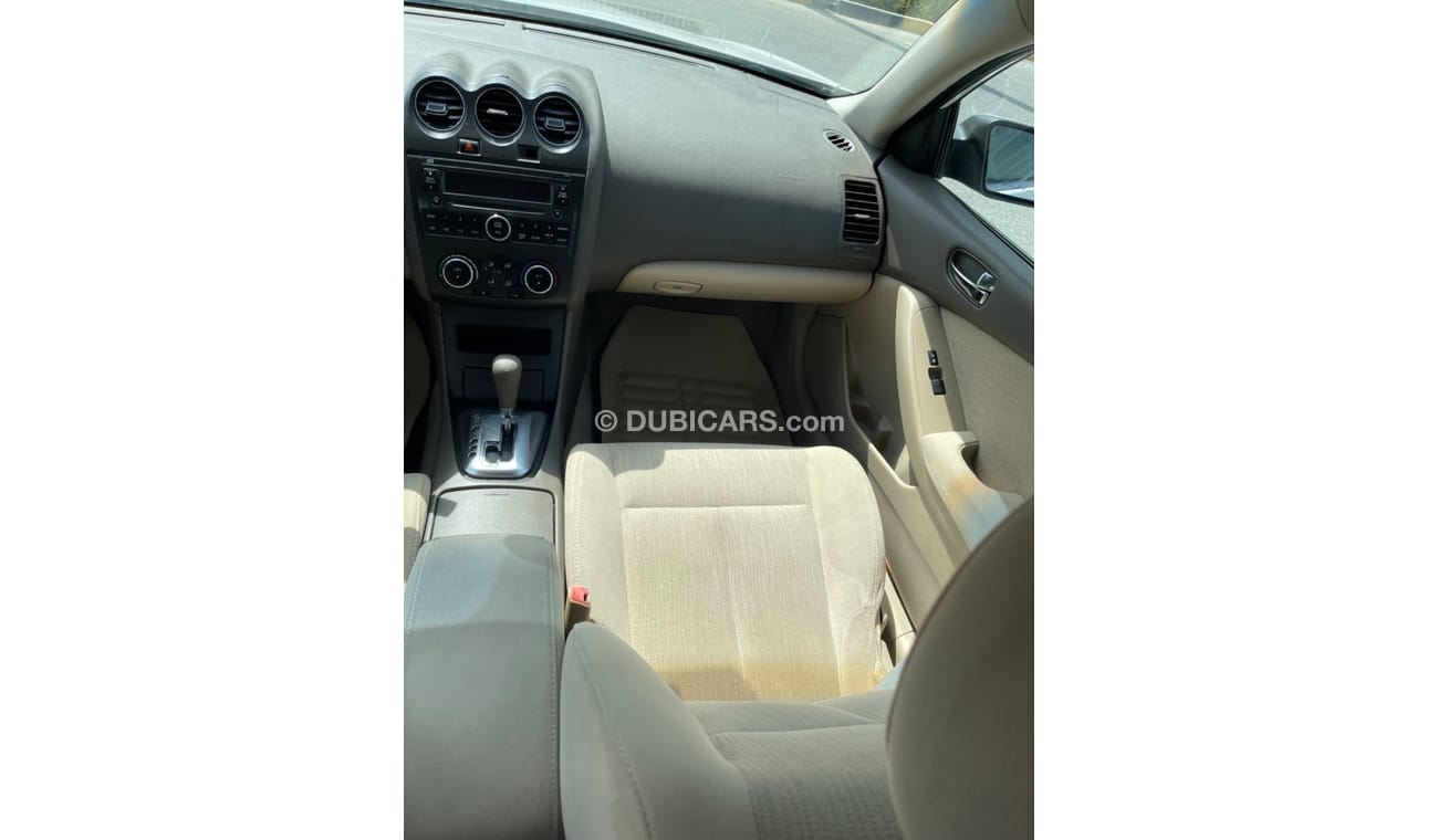 Nissan Altima Nissan Altima model 2012    ( GCC_ SPEC) VERY GOOD CONDITION