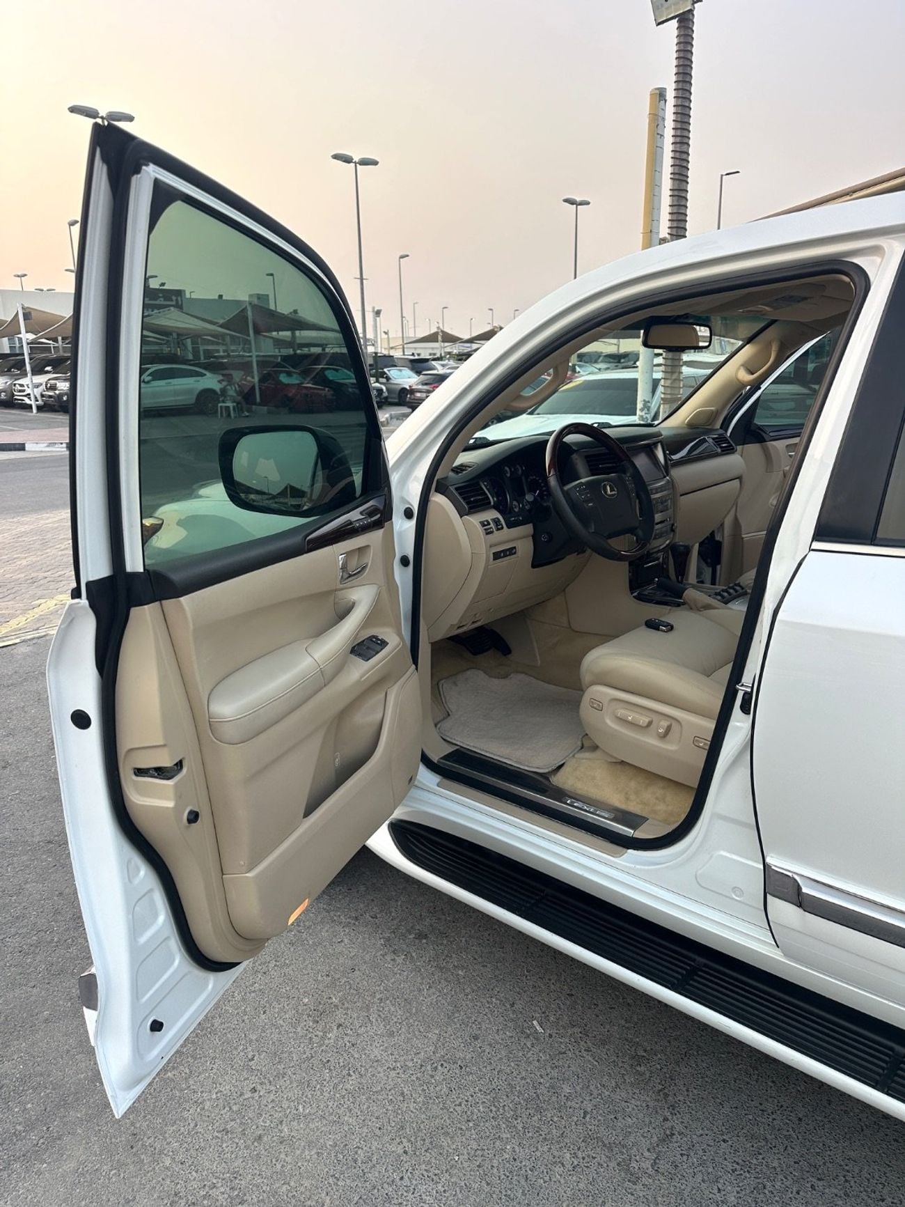 Lexus LX570 NAVIGATION SPORT