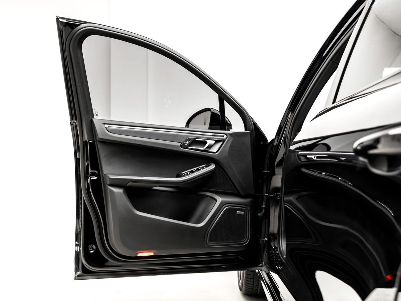 Porsche Macan GTS 3.0L (360 HP) 2024 Porsche Macan GTS, 2026 Porsche Warranty, Low KMs, GCC