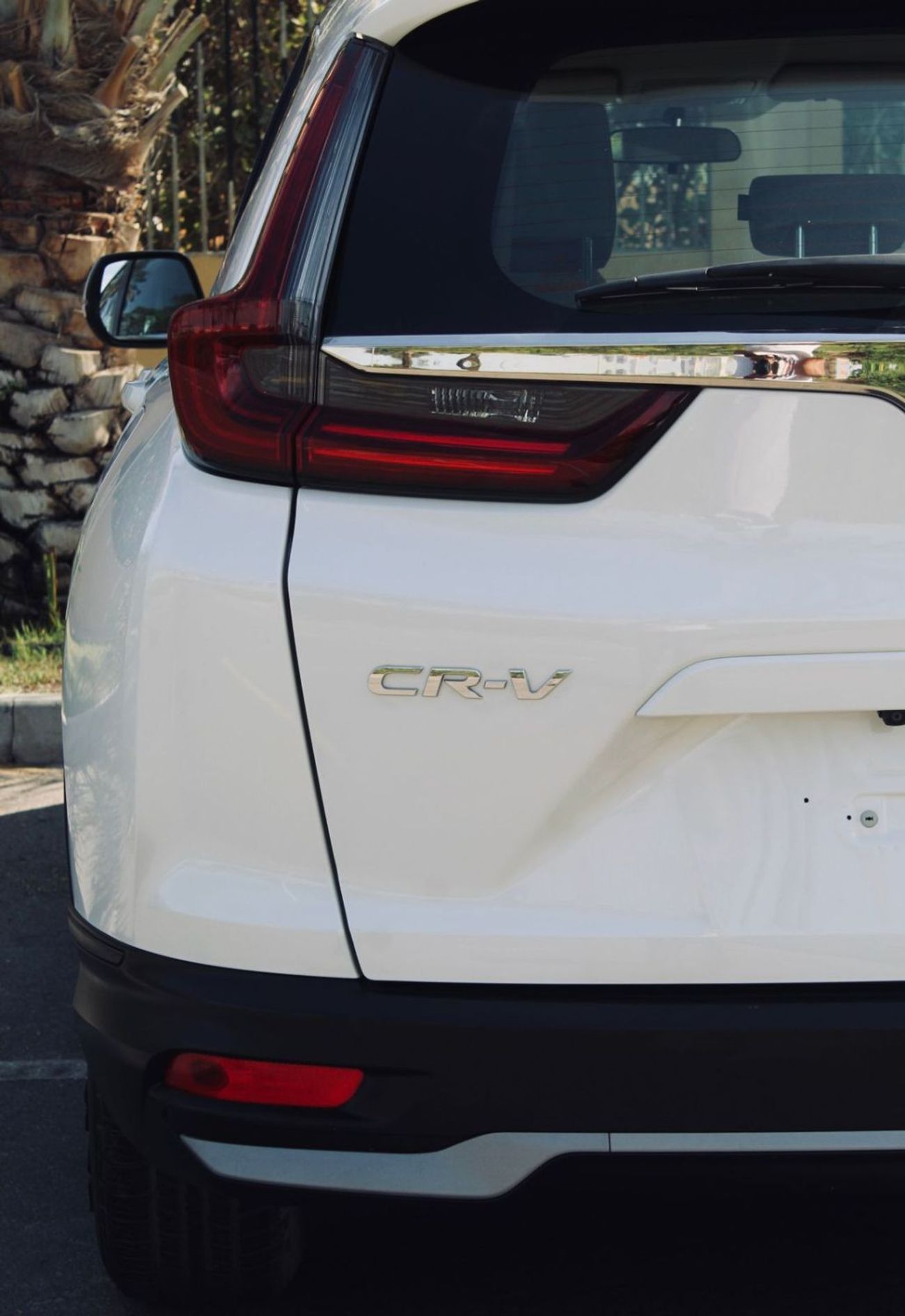 Honda CRV The 2021 Honda CR-V is a highly versatile, compact 5-seater SUV (with 7-seat options in some markets