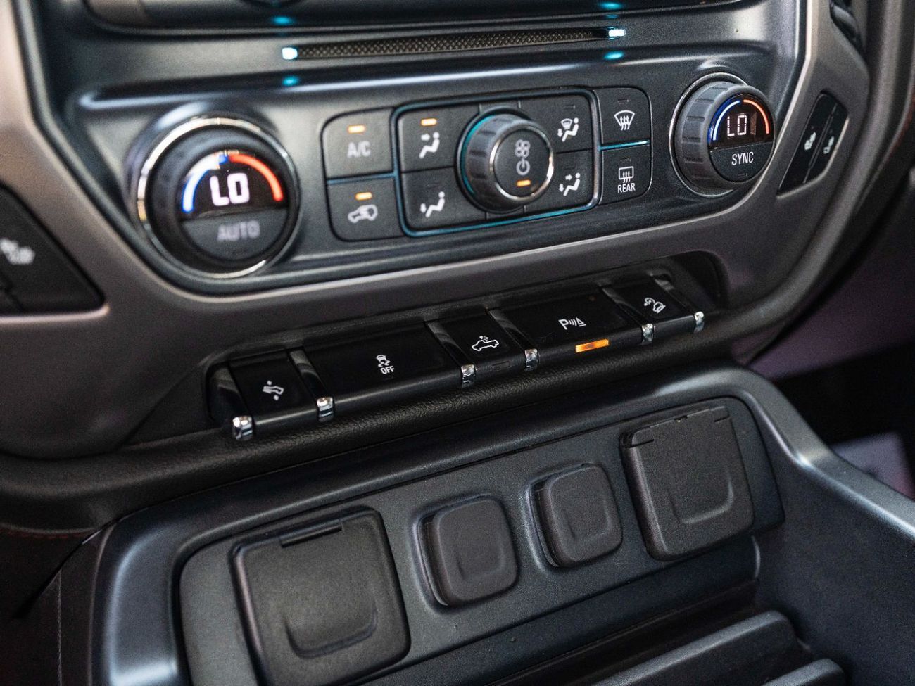 جي أم سي سييرا 5.3L V8 AT4 Crew Cab (AWD)