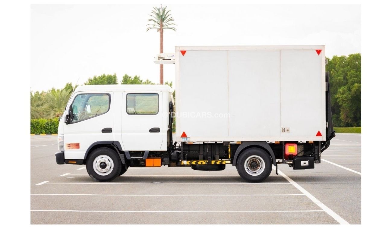 ميتسوبيشي فوسو كانتير 2017 Dual Cabin with Carrier Chiller - Tail lift DSL M/T - Low Mileage - GCC Specs