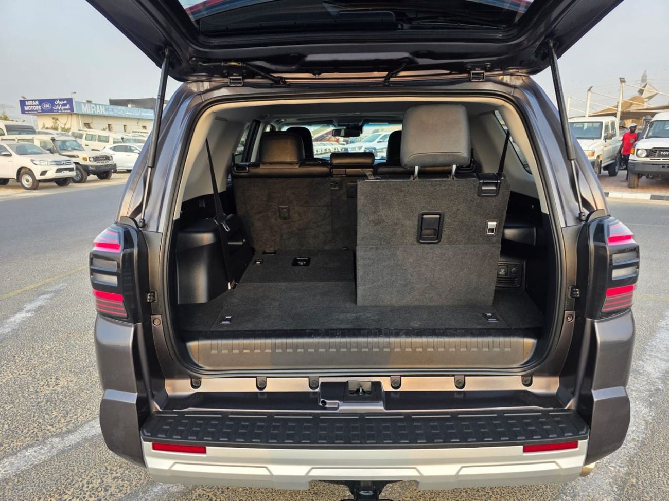 Toyota 4Runner LIMITED faceleft 2025 ( sunroof, 4x4, leather seat and 7 seater)