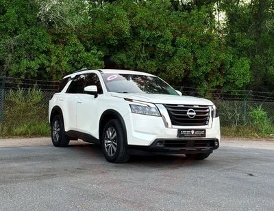نيسان باثفايندر SV 3.5L V6 | GCC Specs | Accident-Free | Excellent Condition | 1327/Month