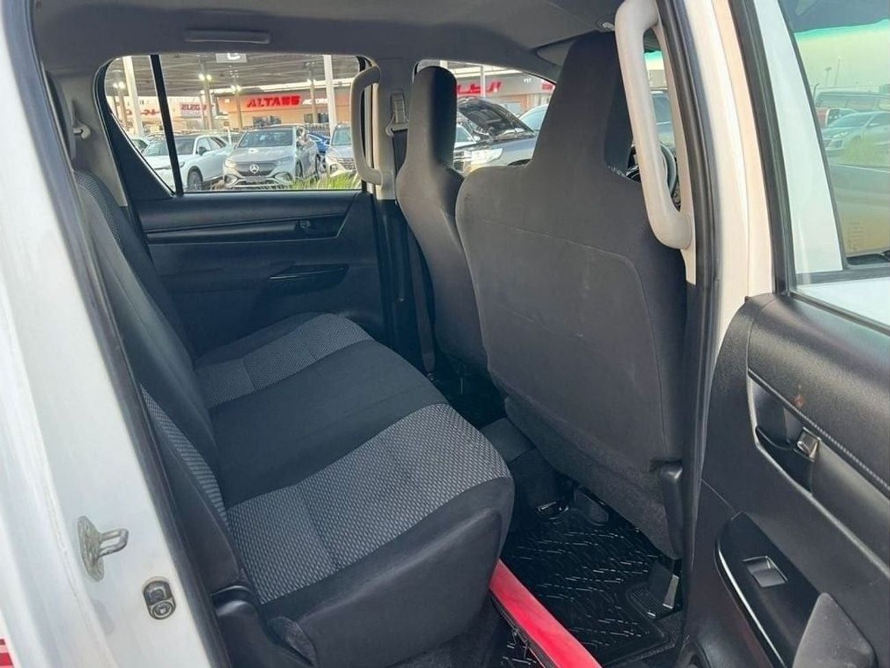 تويوتا هيلوكس 2021 TOYOTA HILUX 2.4L V4  Gcc*DIESEL* MANUAL TRANSMISSION  +POWER WINDOW + 4X4  - DOUBLE CABIN