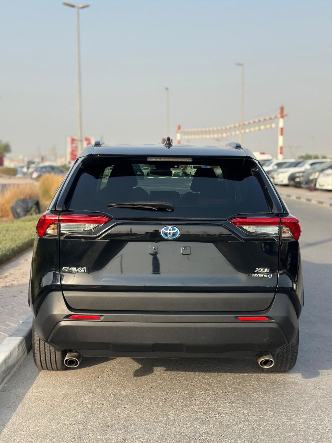 Toyota RAV4 Hybrid XLE 2.5L push start full option