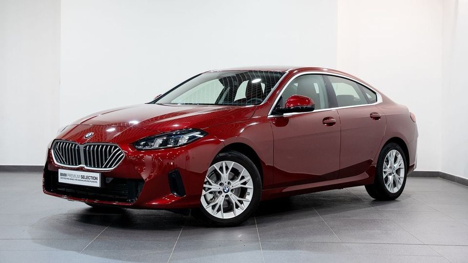 BMW 218i - фото 1