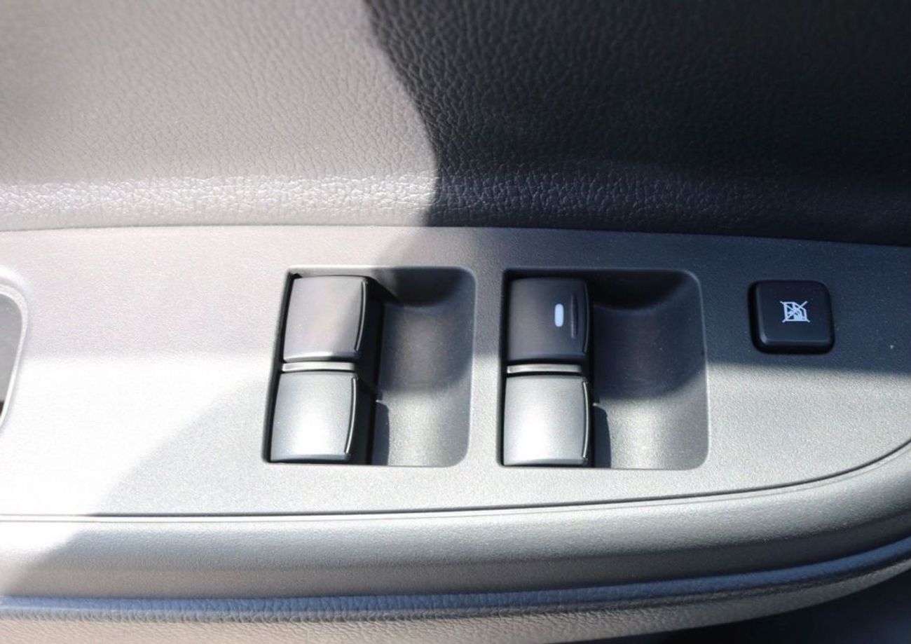 ميتسوبيشي L200 DIESEL - 2.4L -  DOUBLE CABIN - 4X4 - 5MT - POWER LOCKS AND POWER WINDOWS - EXPORT ONLY