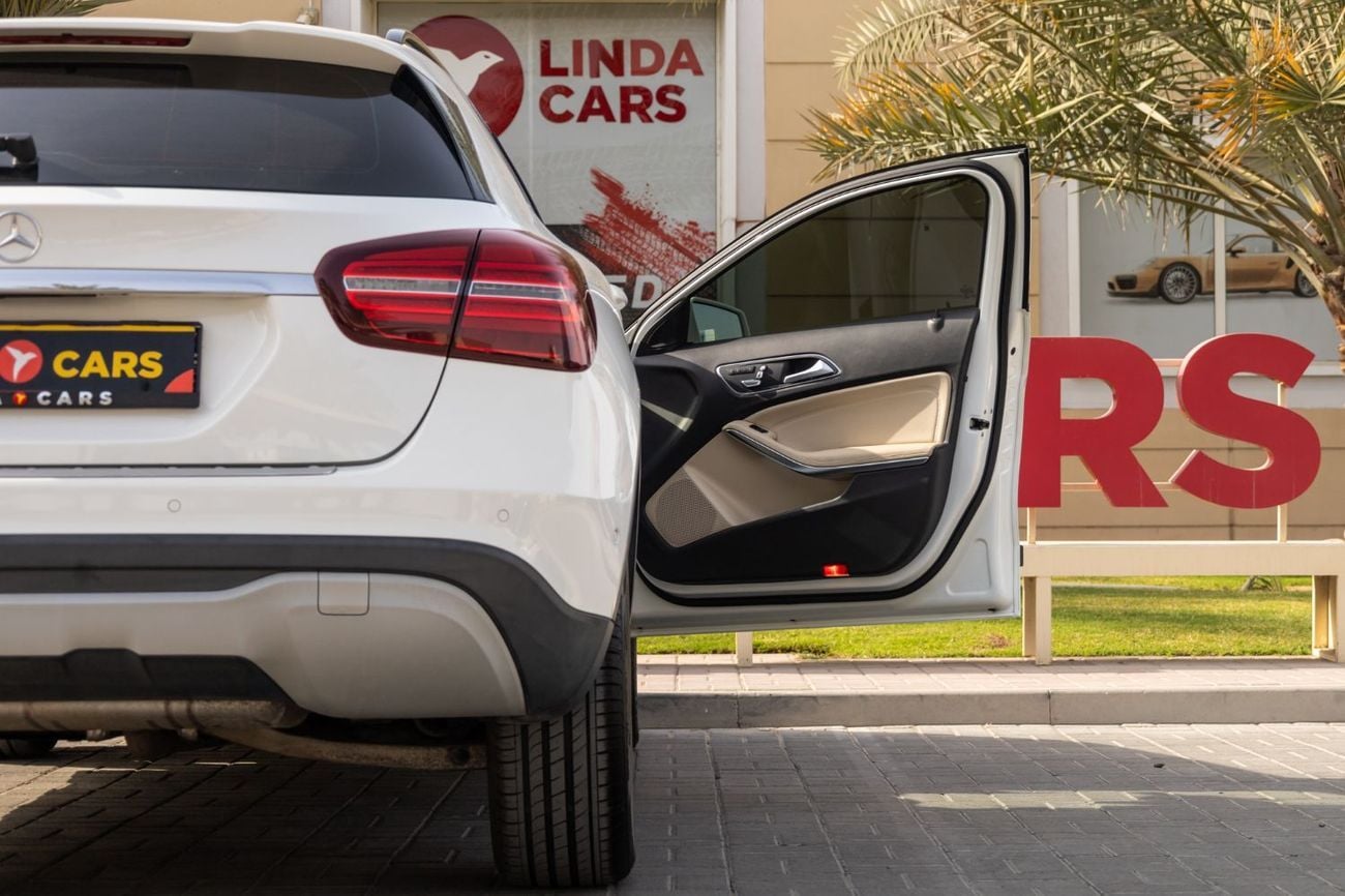 Mercedes-Benz GLA 220 Std 1.6L