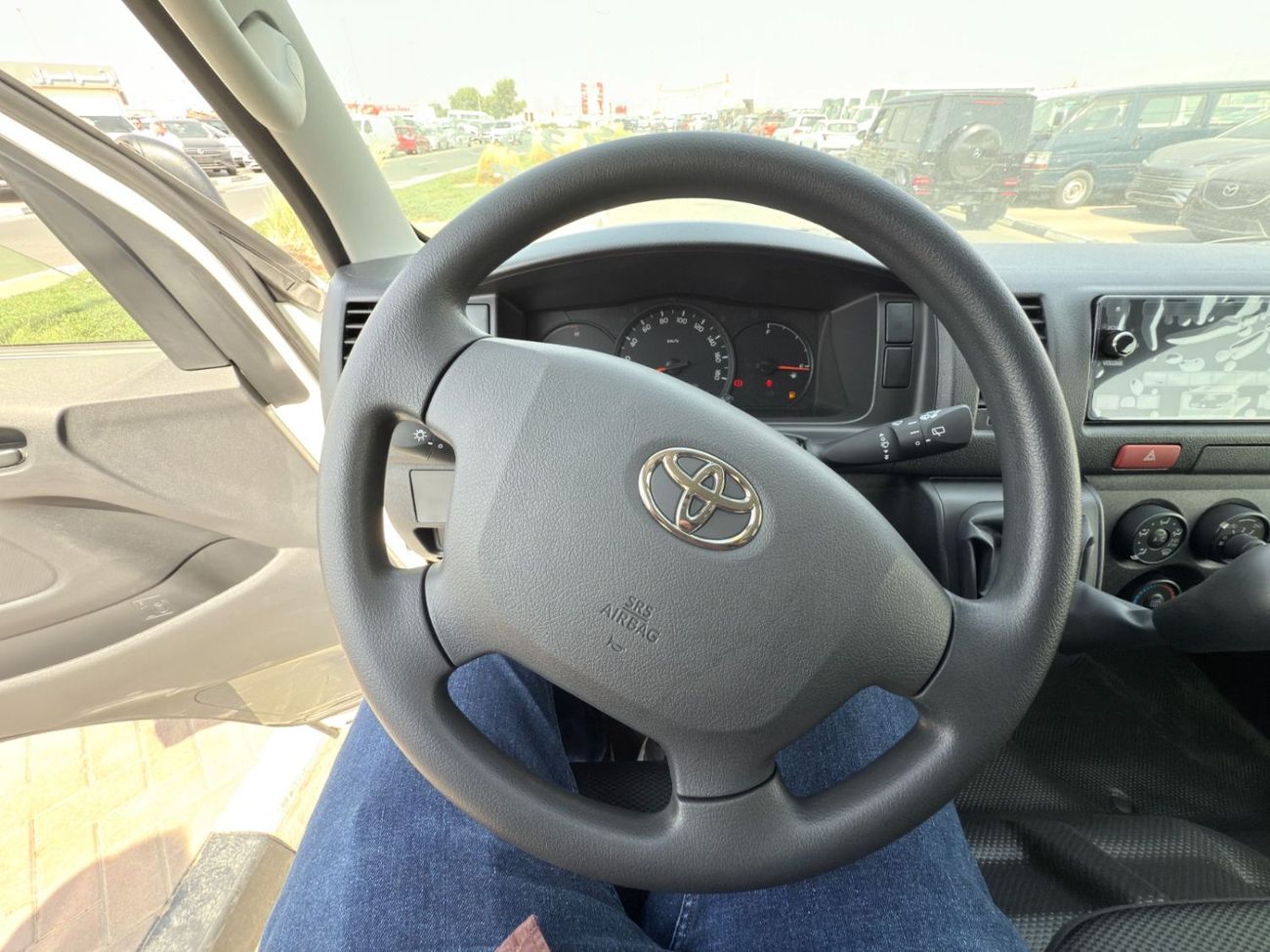 تويوتا هاياس 2025 Toyota Hiace Standard-Roof 15-Seater 2.7L 4-Cyl Petrol M/T RWD (Old-Shape) Export Only