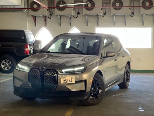بي أم دبليو iX xDrive50