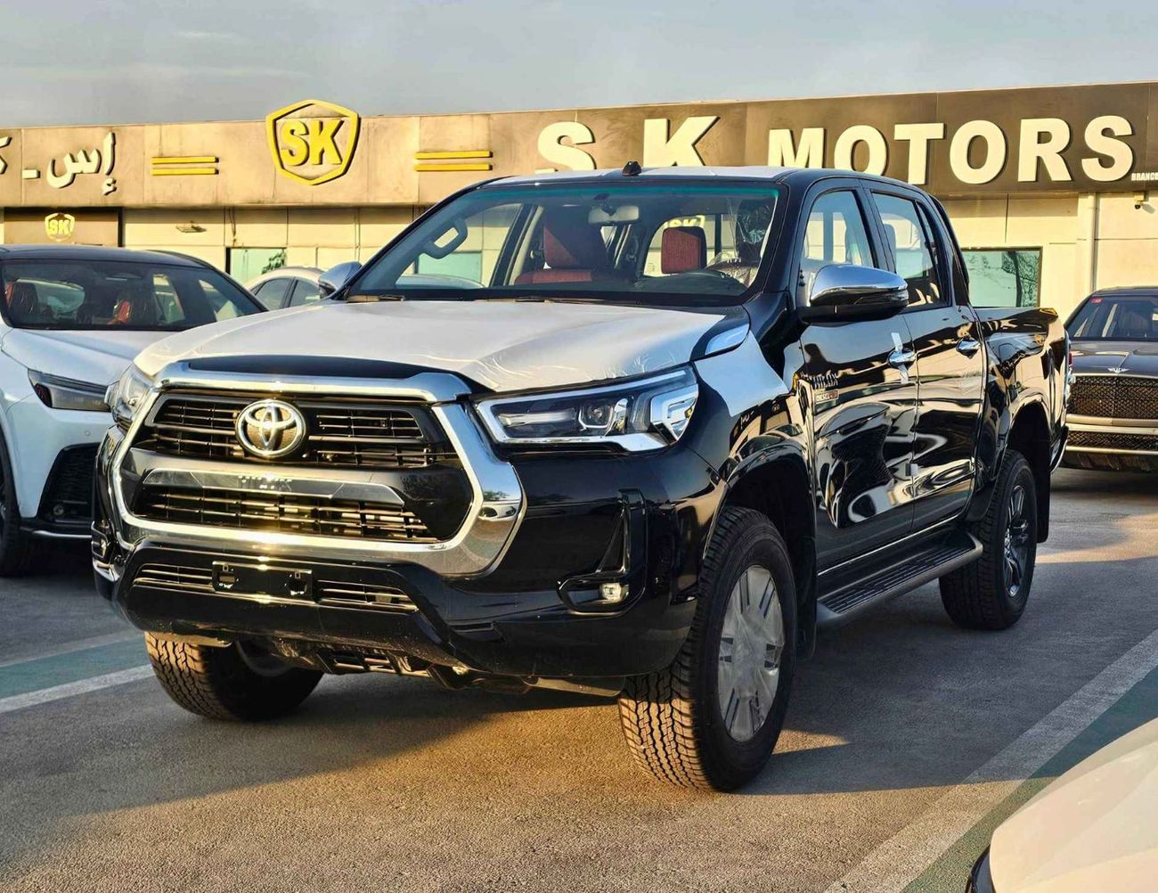 تويوتا هيلوكس SR5 WIDE BODY / DOUBLE CABIN / 2.4L DIESEL A/T 4WD / REAR CHROME BUMPER / DIFF LOCK / FULL OPTION (C