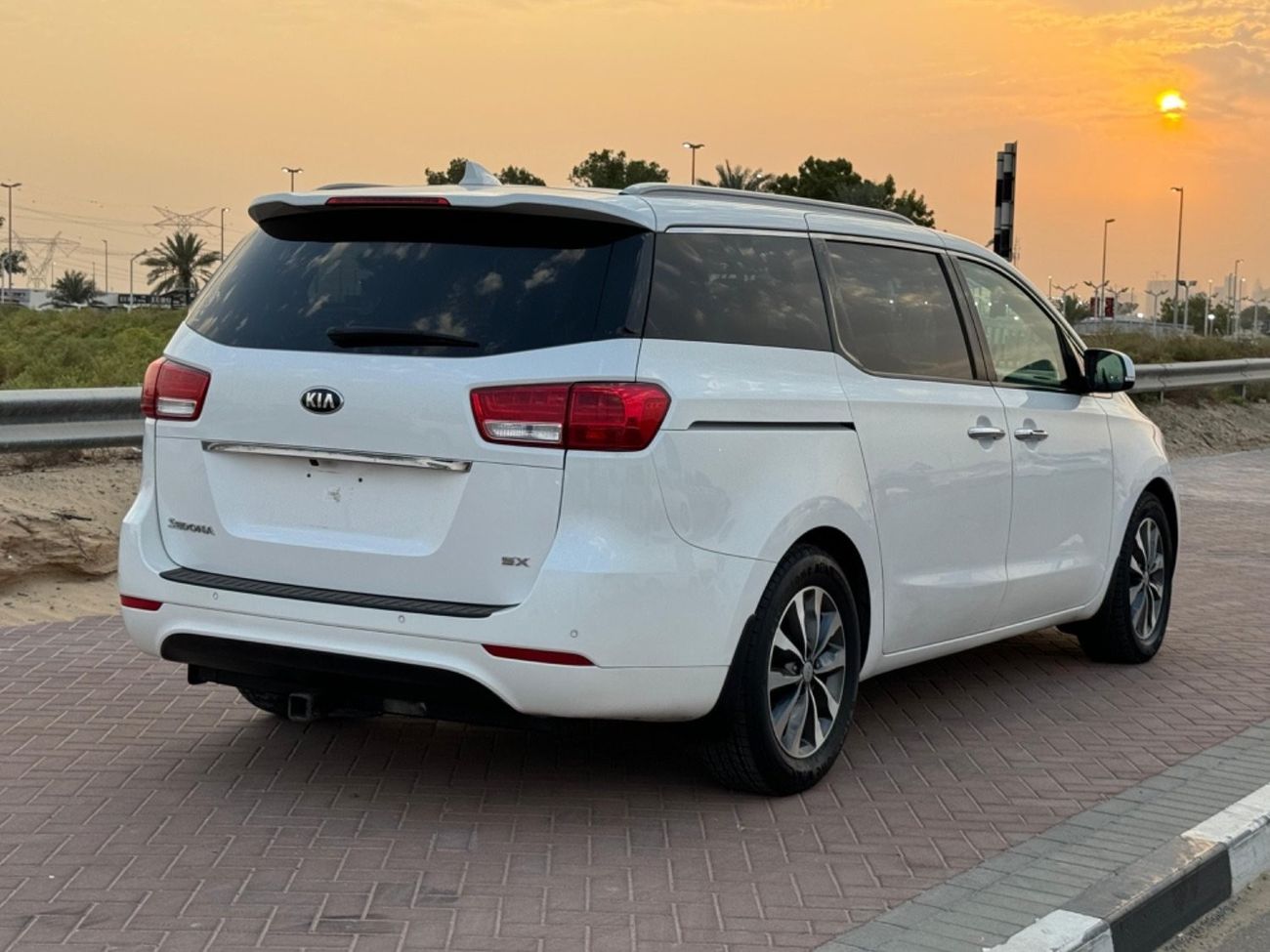 Kia Sedona 2017 - 7 SEATS FAMILY CAR LOW KM US SPEC