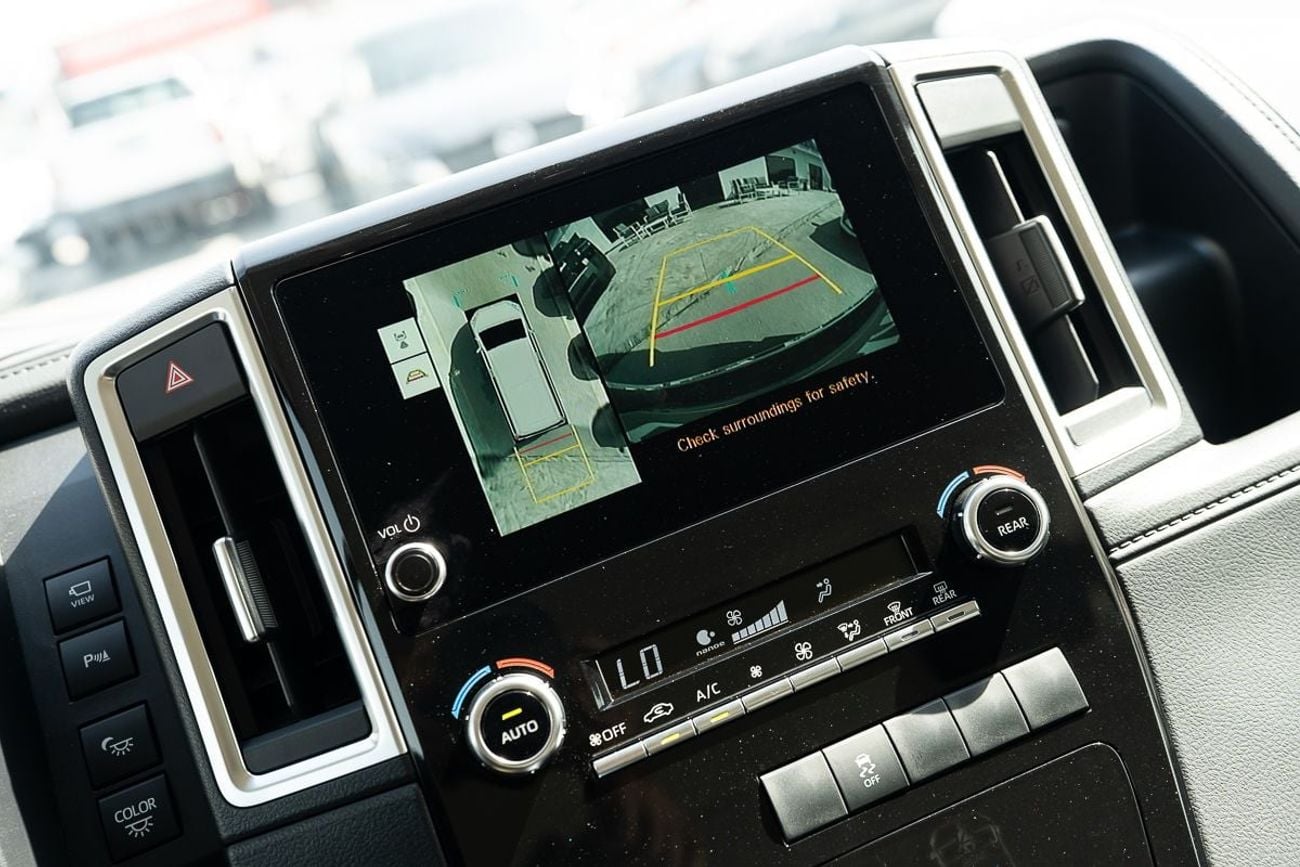 تويوتا جرافينا Premium 6 seater Diesel 2.8L Automatic Transmission 2025