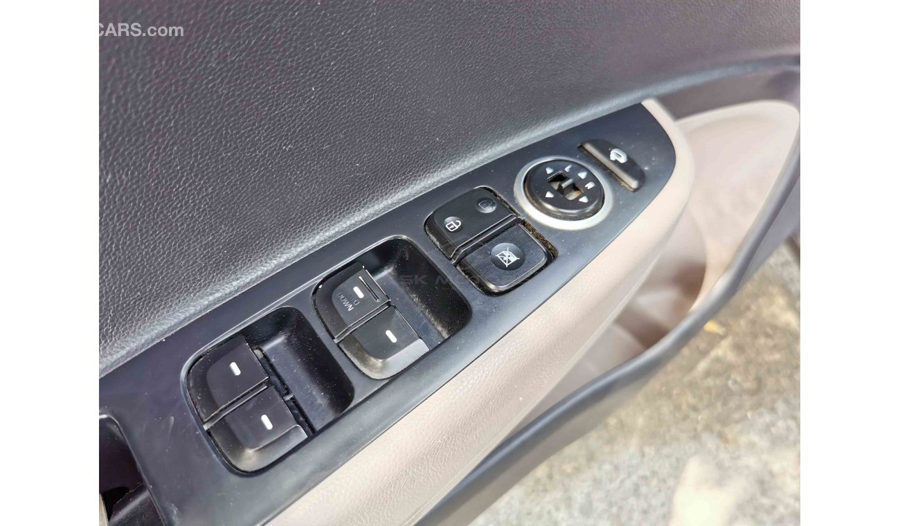 هيونداي جراند i10 1.2L, 14" Rims, Xenon Headlights, Fabric Seats, Headlight Aiming Knob, Remote Key, USB (LOT # 827)