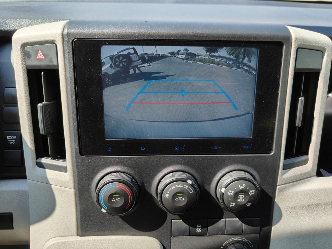 تويوتا هاياس 2025 Toyota Hiace DX 13-Seater 3.5L V6 Petrol M/T (3-Point Seatbelts) Export Only