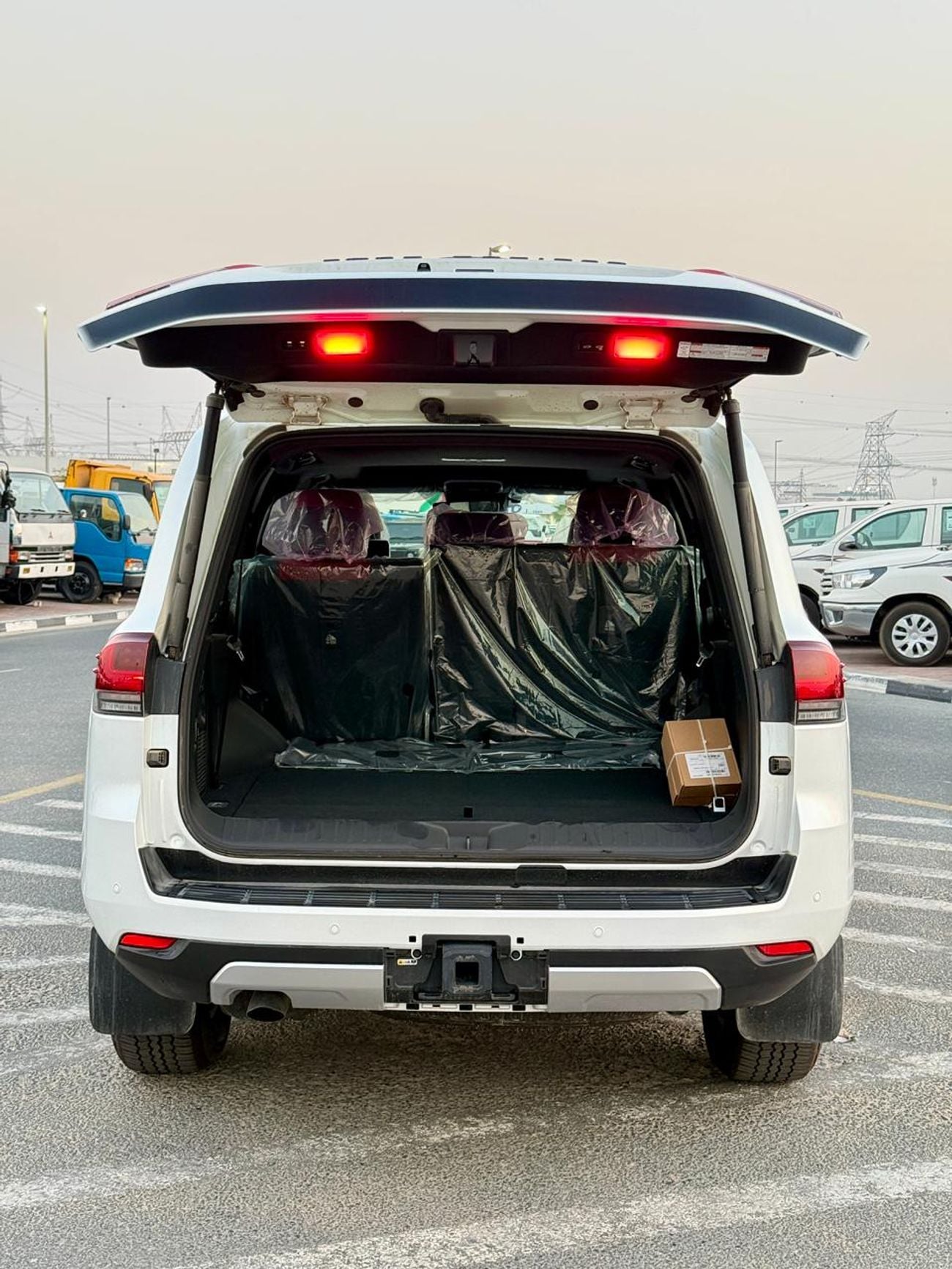 تويوتا لاند كروزر Toyota Land Cruiser GR Sport 3.5L 2025 White