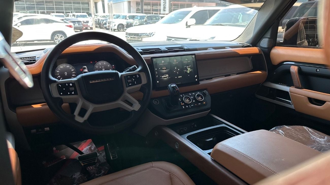 Land Rover Defender GCC | Full Service history | under warranty